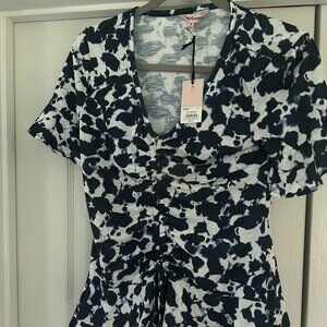 Flattering Women's ruched/drawstring top